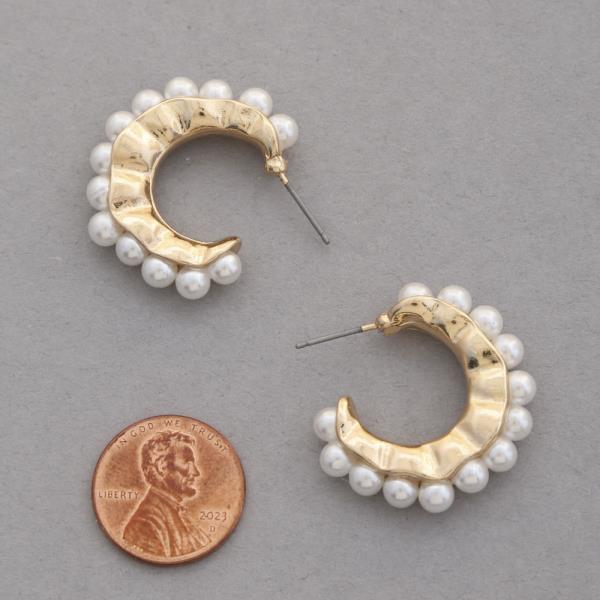 PEARL BEAD WAVY METAL OPEN CIRCLE EARRING