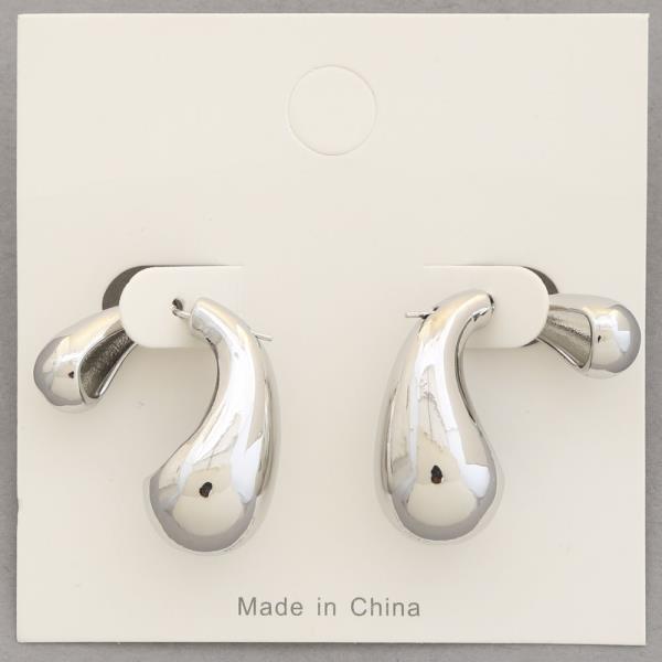 CURVE TEARDROP METAL EARRING