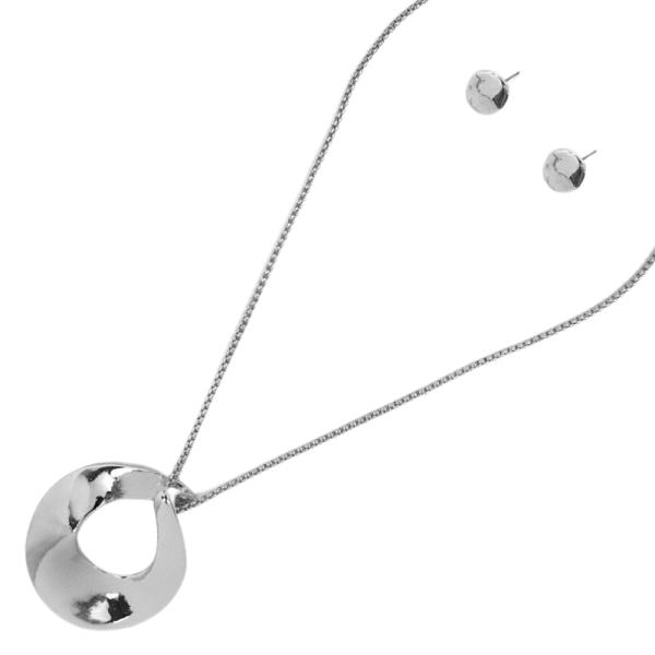 CUT OUT CIRCLE PENDANT METAL NECKLACE