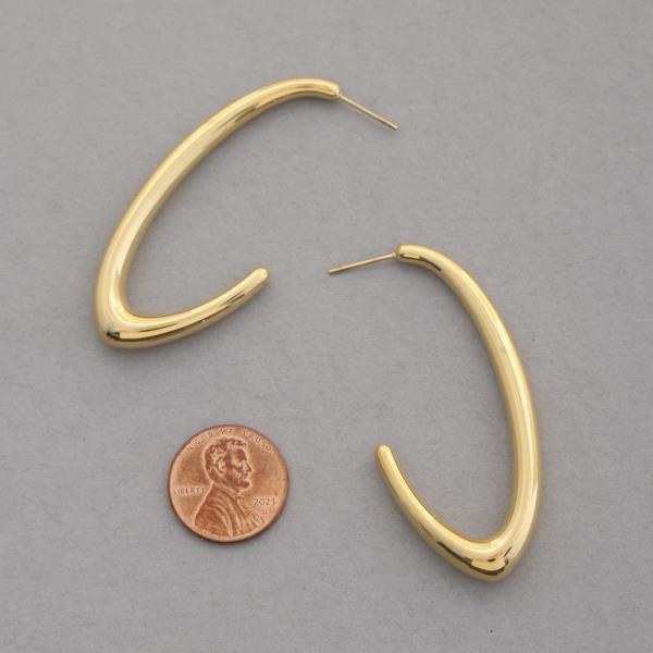 METAL OVAL HOOP EARRING