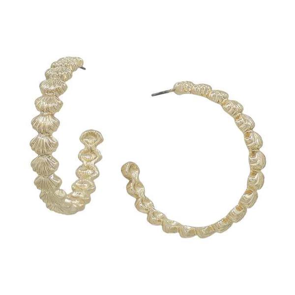 SHELL SHAPE TEXTURED METAL HOOP EARRING