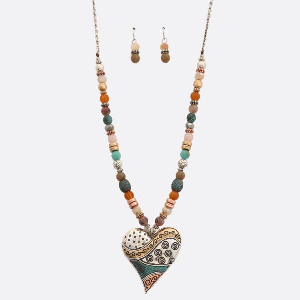 HEART PENDANT BEADED NECKLACE