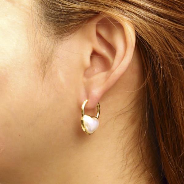 14K GOLD/WHITE GOLD DIPPED PEARL HUGGIE EARRING