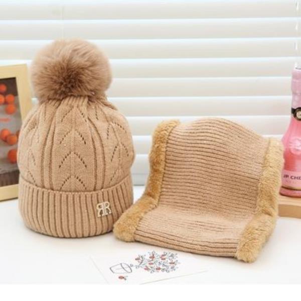 FAUX FUR POMPOM BEANIE AND SCARF SET