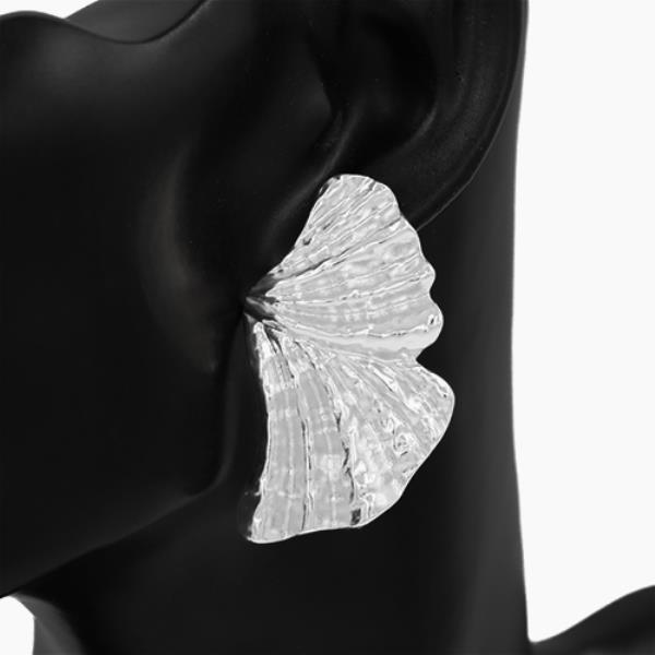 LINED PETAL METAL EARRING