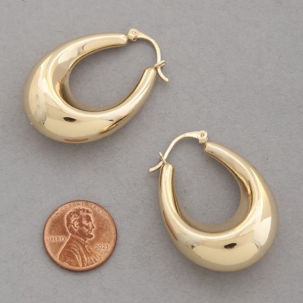 SODAJO OVAL METAL EARRING