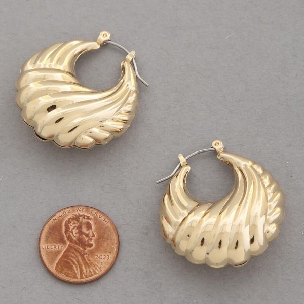 SODAJO PUFFY HOOP METAL EARRING