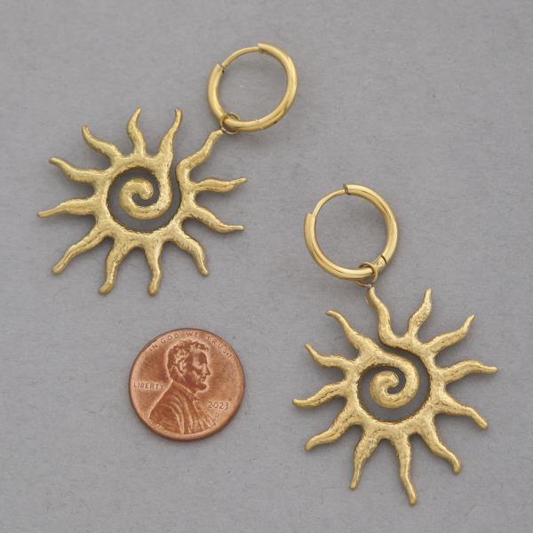 SUN SHAPE METAL DANGLE EARRING