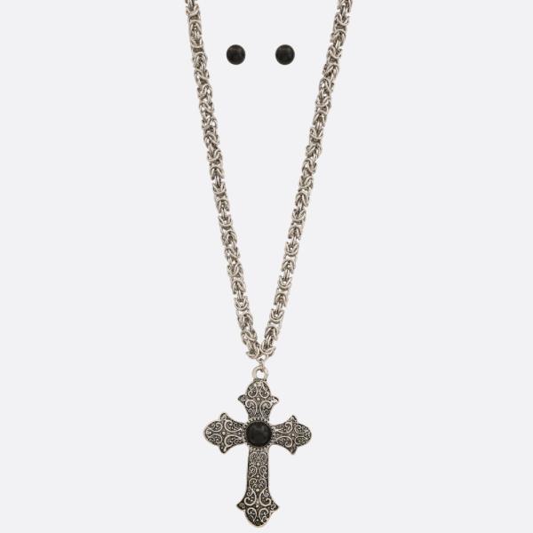 FILIGREE PATTERN CROSS PENDANT NECKLACE