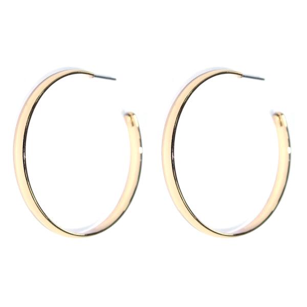 METAL C HOOP EARRING