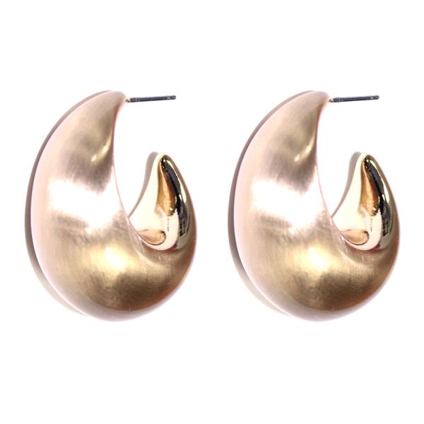 PUFFY C HOOP EARRING