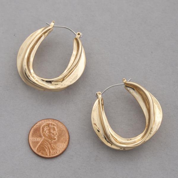 METAL HOOP EARRING