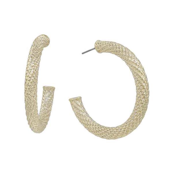 VOLUMMED TEXTURE WIRE HOOP EARRING