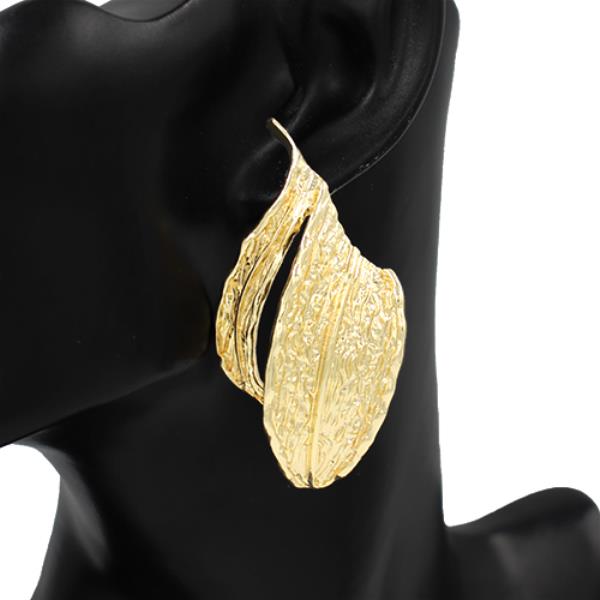 WIDE METAL LEAF EARRING