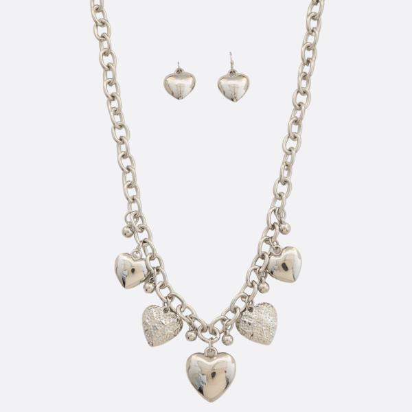 HEART STATION METAL NECKLACE