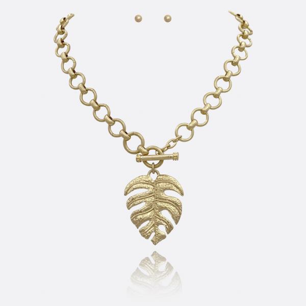 MOSTERA LEAF TOGGLE NECKLACE