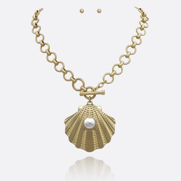 SHELL W PEARL NECKLACE