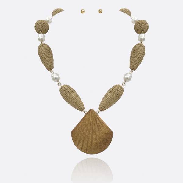 WOOD SHELL W PEARL NECKLACE