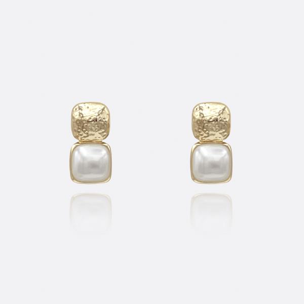 BOLD PEARL STUD EARRING