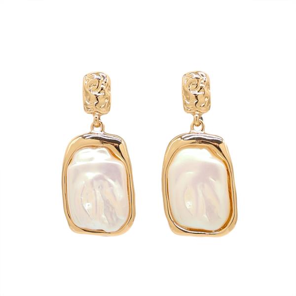 SECRET BOX PEARL SQUARE SHAPE EARRING