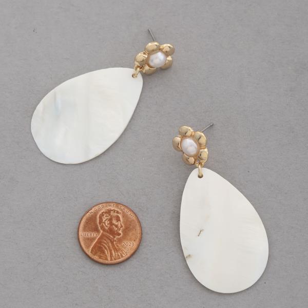 FLOWER TEARDROP MOTHER OF PEARL DANGLE EARRING