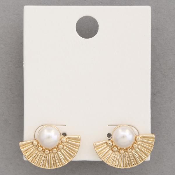 PEARL BEAD FAN METAL EARRING