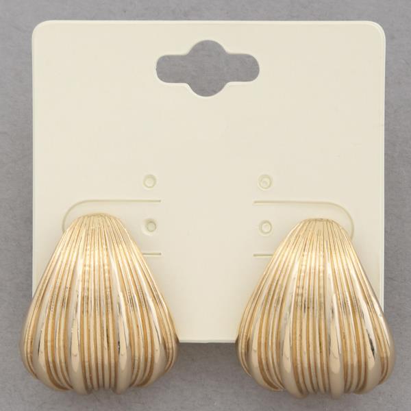 LINED CURVE METAL EARRING