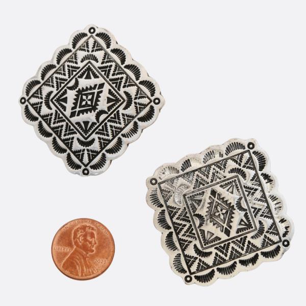 WESTERN STYLE FILIGREE PATTERN EARRING