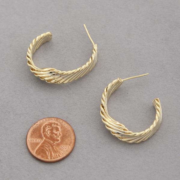 TWISTED OPEN HOOP METAL EARRING