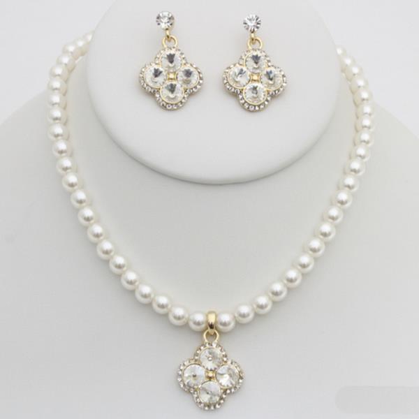 PEARL CLOVER NECKLACE EARRING SET