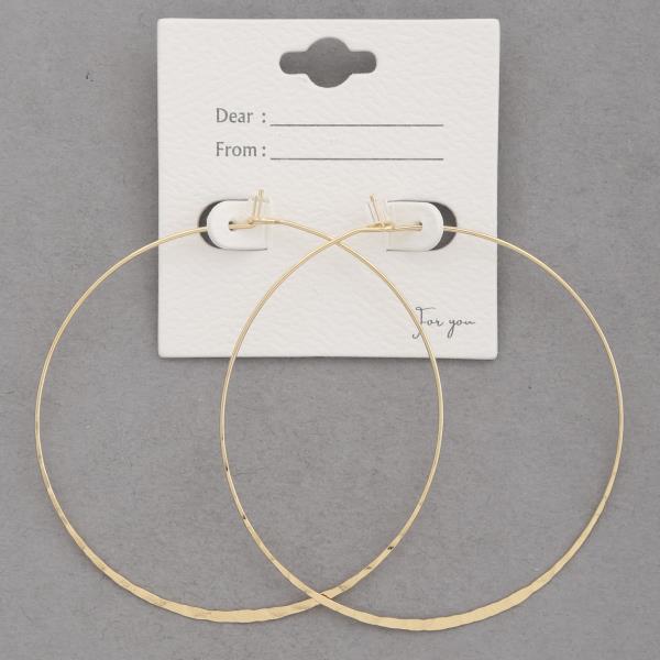 HAMMERED METAL HOOP EARRING