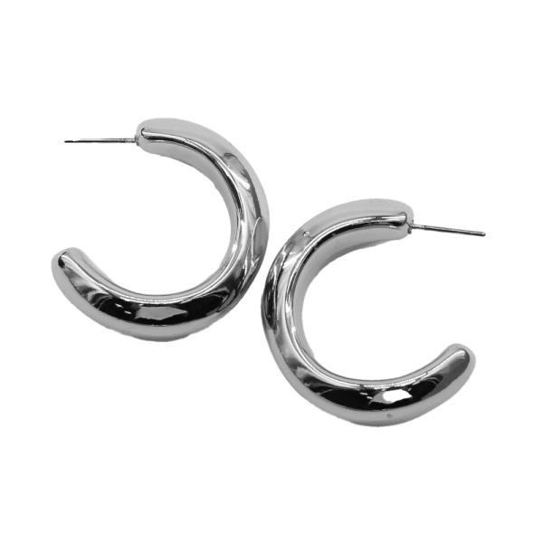 PUFFY METAL C HOOP EARRING