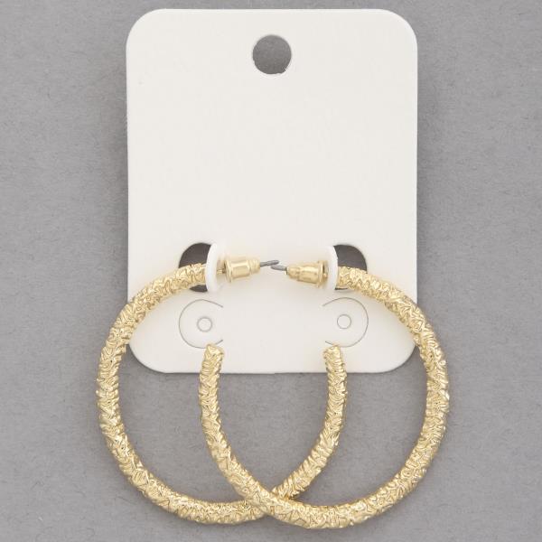 TEXTURED OPEN HOOP EARRING