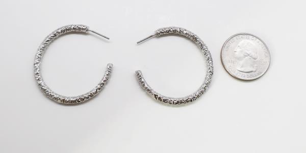 TEXTURED OPEN HOOP EARRING