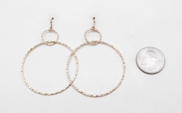 HAMMERED METAL DOUBLE CIRCLE LIN DANGLE EARRING