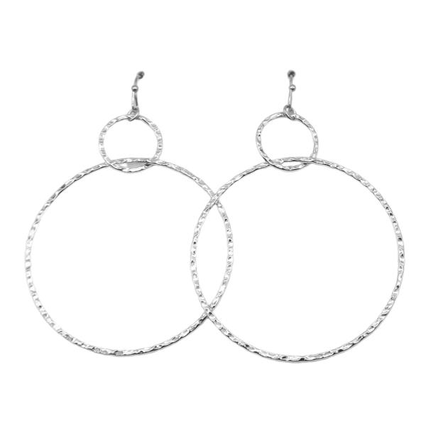 HAMMERED METAL DOUBLE CIRCLE LIN DANGLE EARRING