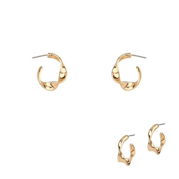 TWIST METAL HOOP EARRING