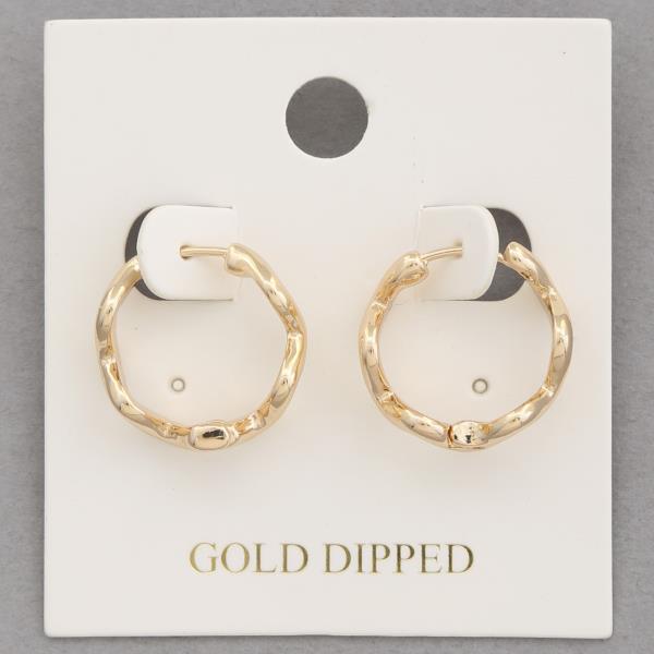 WAVY METAL HOOP EARRING