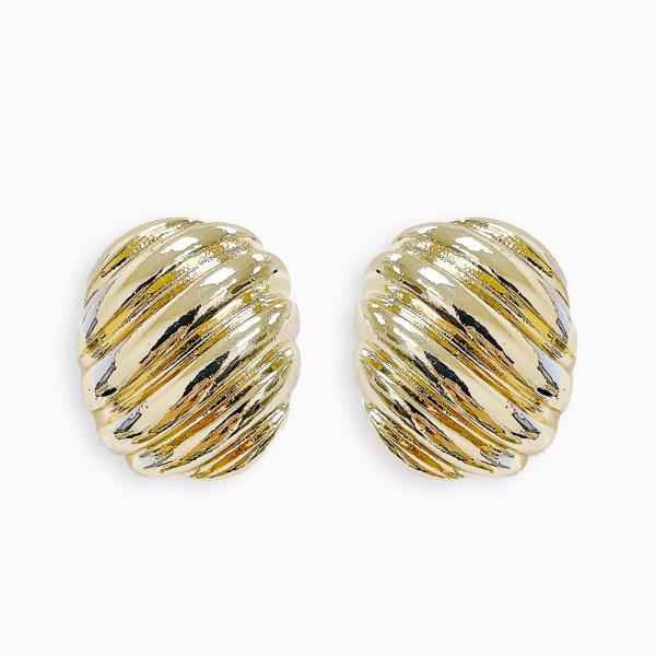 OVAL LINED METAL EARRING