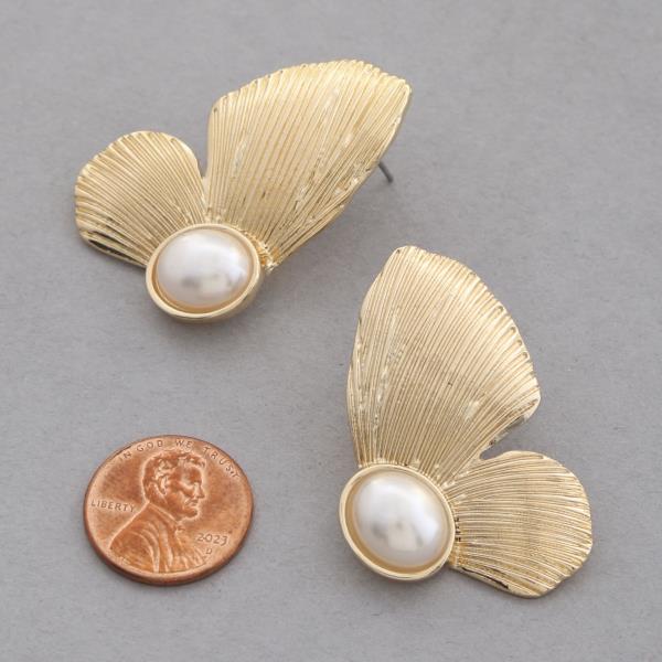 BUTTERFLY SHAPE PEARL BEAD METAL EARRING