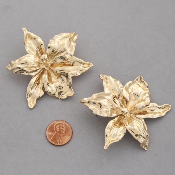 TEXTURED RUFFLE METAL FLOWER EARRING