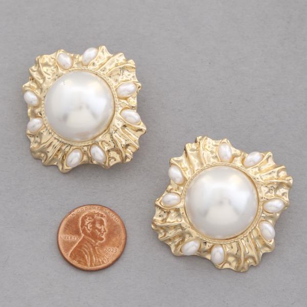 PEARL BEAD ROUND METAL EARRING