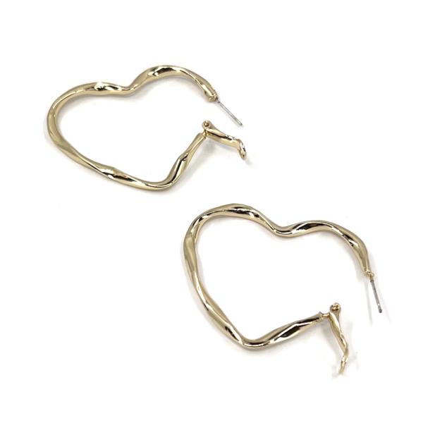 METAL HEART HOOP EARRING