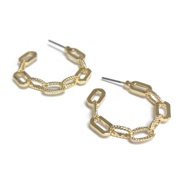 CHAIN C HOOP EARRING