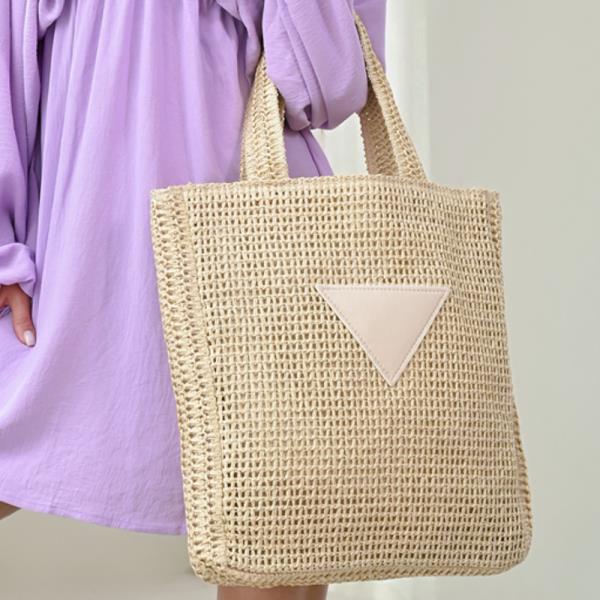 TRIANGLE STRAW TOTE BAG