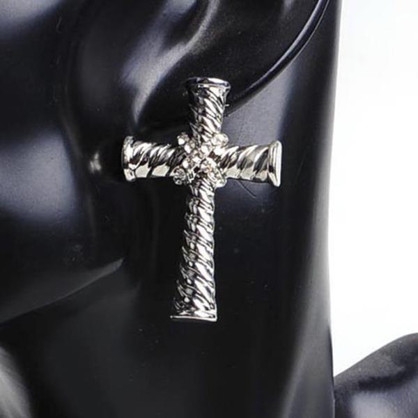 CABLE TEXTURED CROSS EARRING