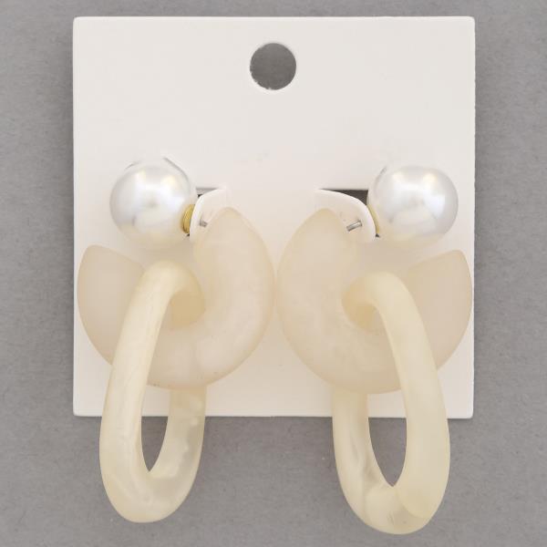 ACRYLIC LINK BACK PEARL DANGLE EARRINGS