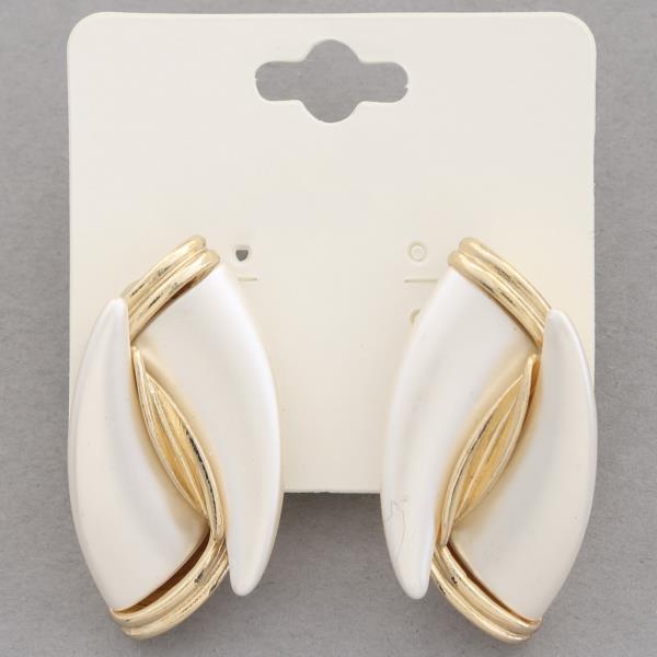 ORGANIC SHAPE EARRING