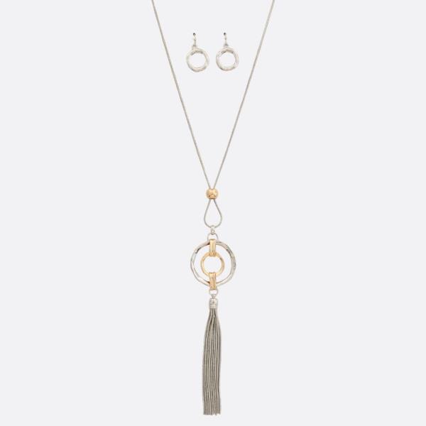 TWO TONE CIRCLE PENDANT CHAIN TASSEL NECKLACE