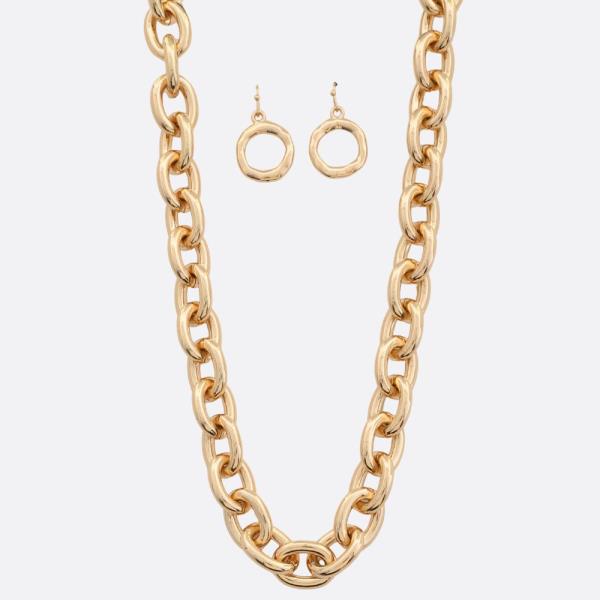 OVAL LINK METAL NECKLACE